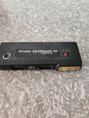 Kodak Ektralite 10 Compact Camera in Black with Amber Flash UNTESTED